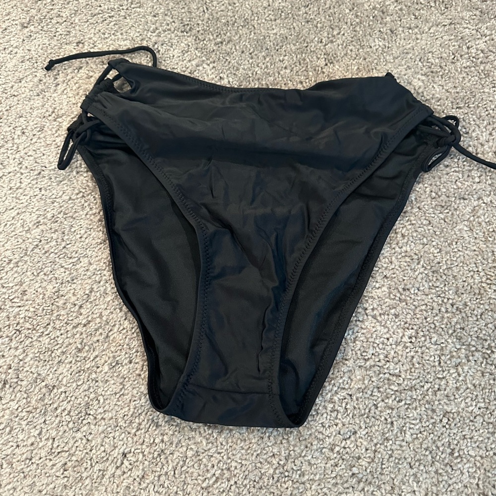 brand new high waisted, bathing suit bottoms. medium. never worn. black.